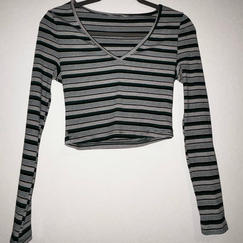 cropped long sleeve striped shirt green
